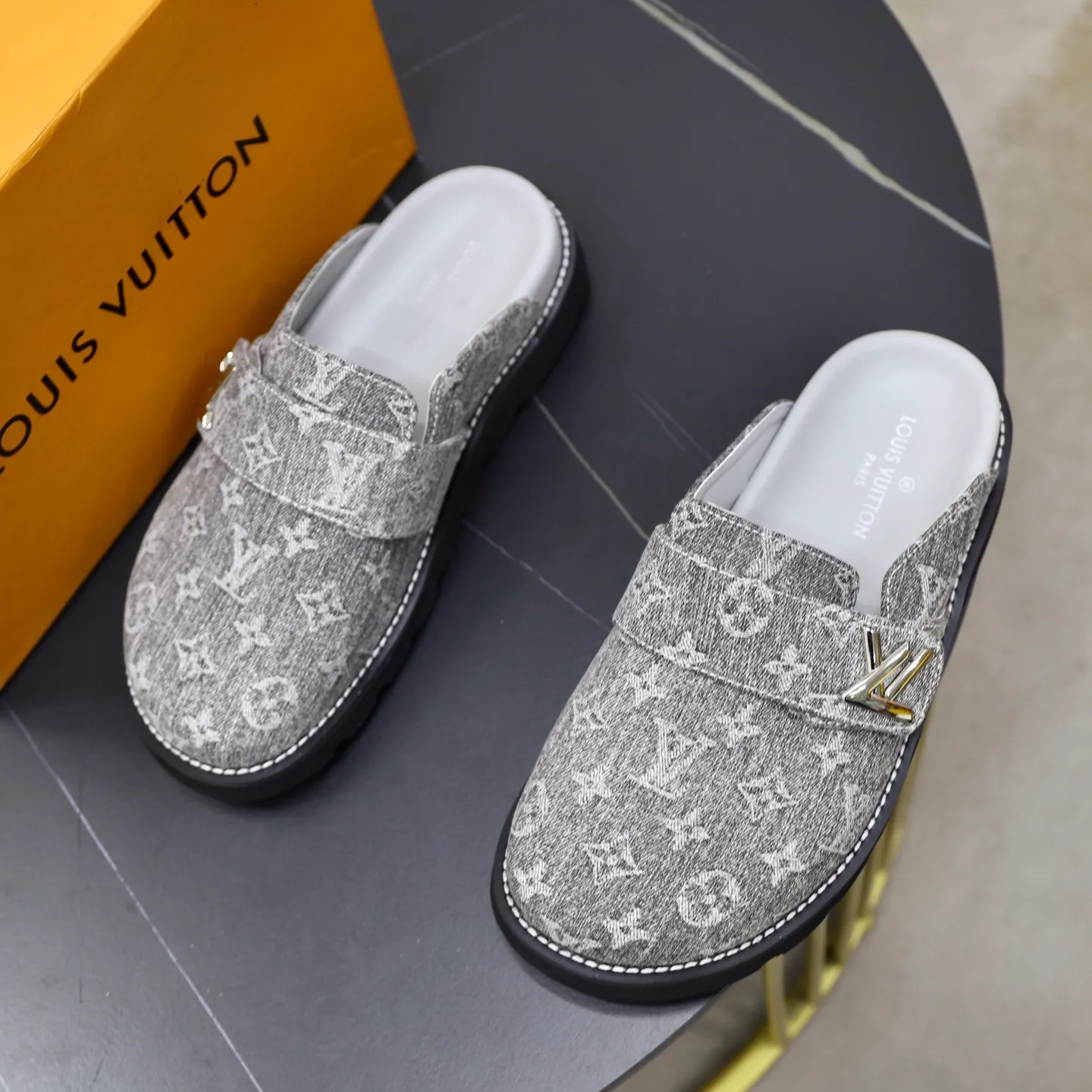 Ex-factory price 420💰 Lv. Popular men's slippers hot sale 🔥 🩴Official website one to one production 38-45 sizes 45 46 🉑️Customized!